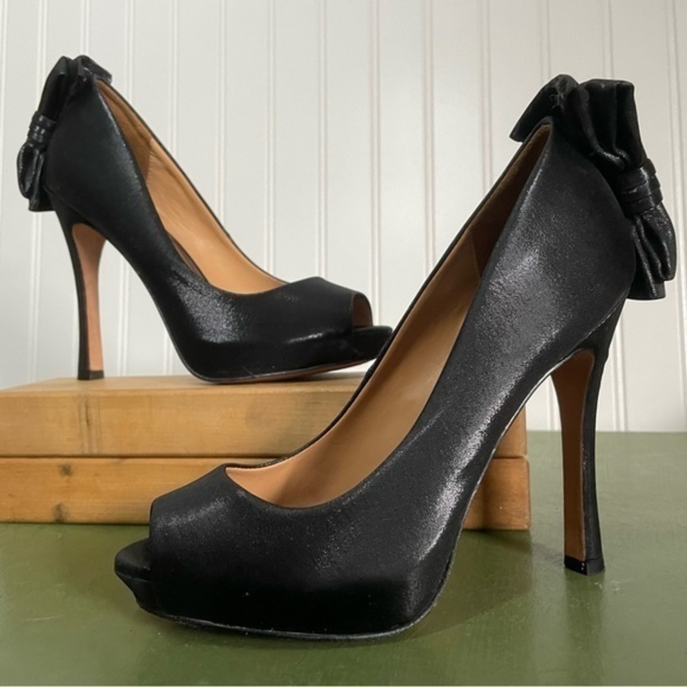 Badgley Mischka Bow-Back Peep Toe Platform Heels